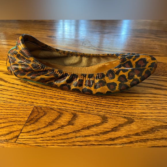 Beautiful leopard 8 Tieks, rehabbed! In great condition, see pics for details! - Picture 5 of 12